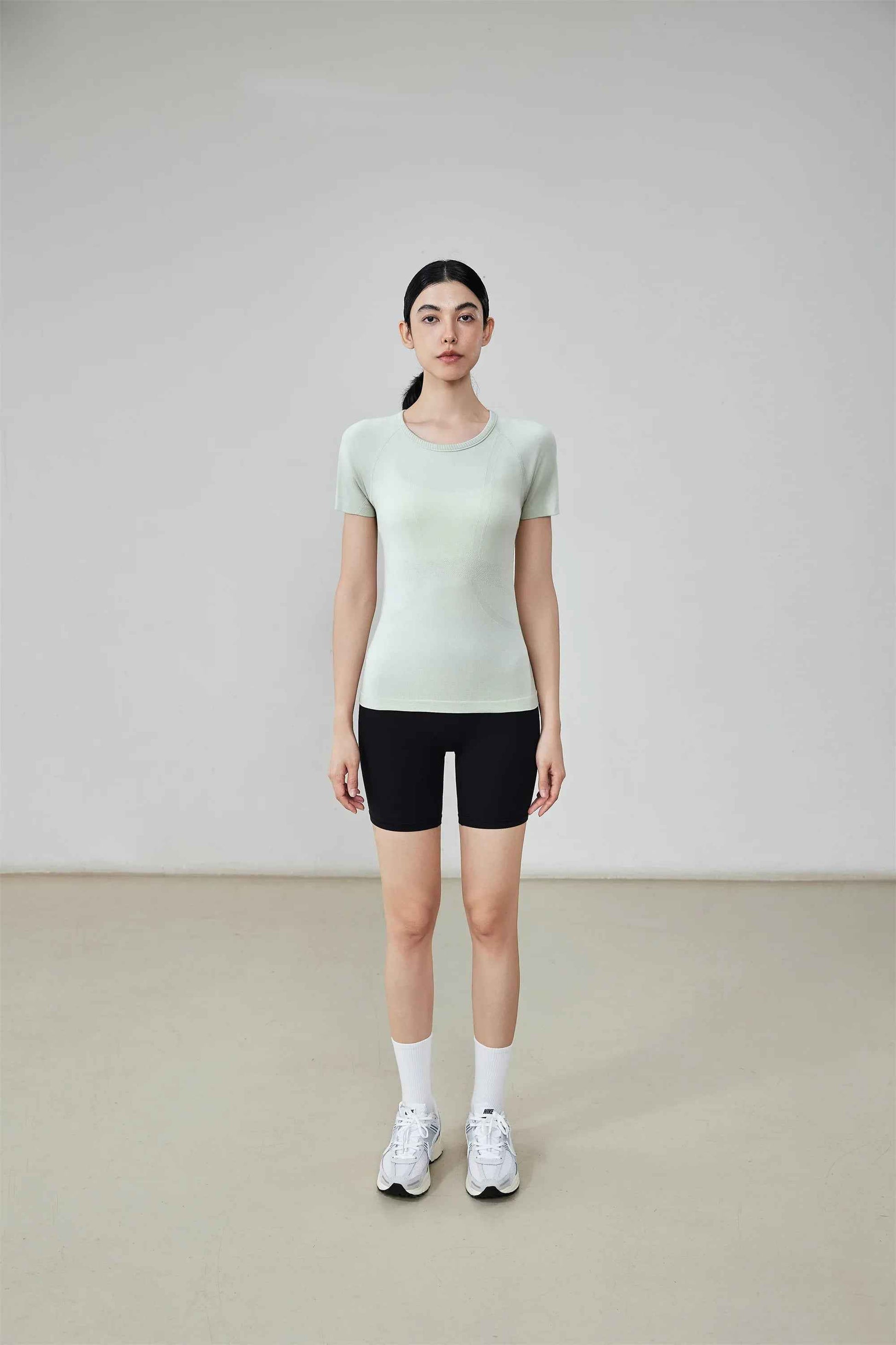 Women’s Seamless Anti-Bacterial Top