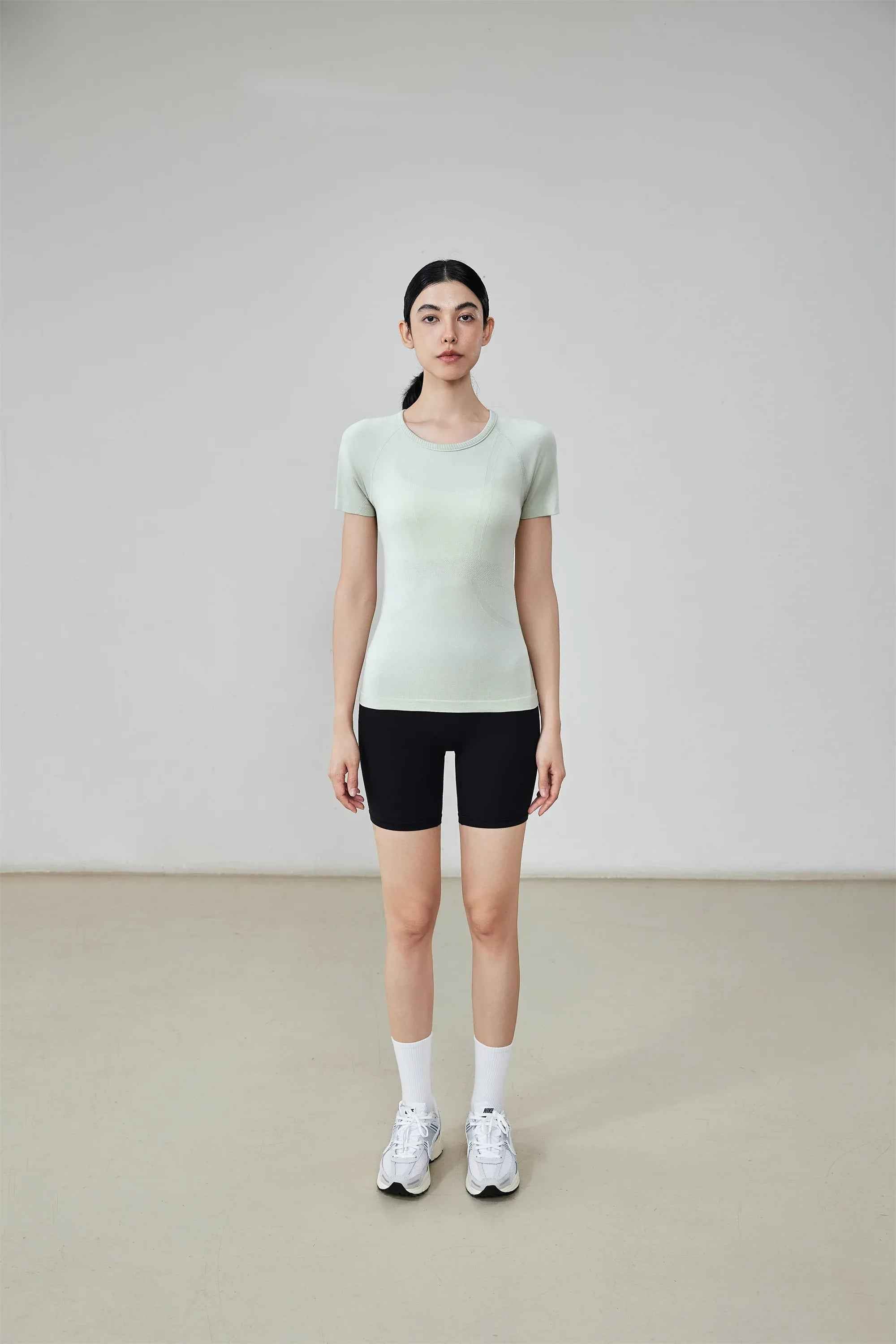 Women’s Seamless Anti-Bacterial Top