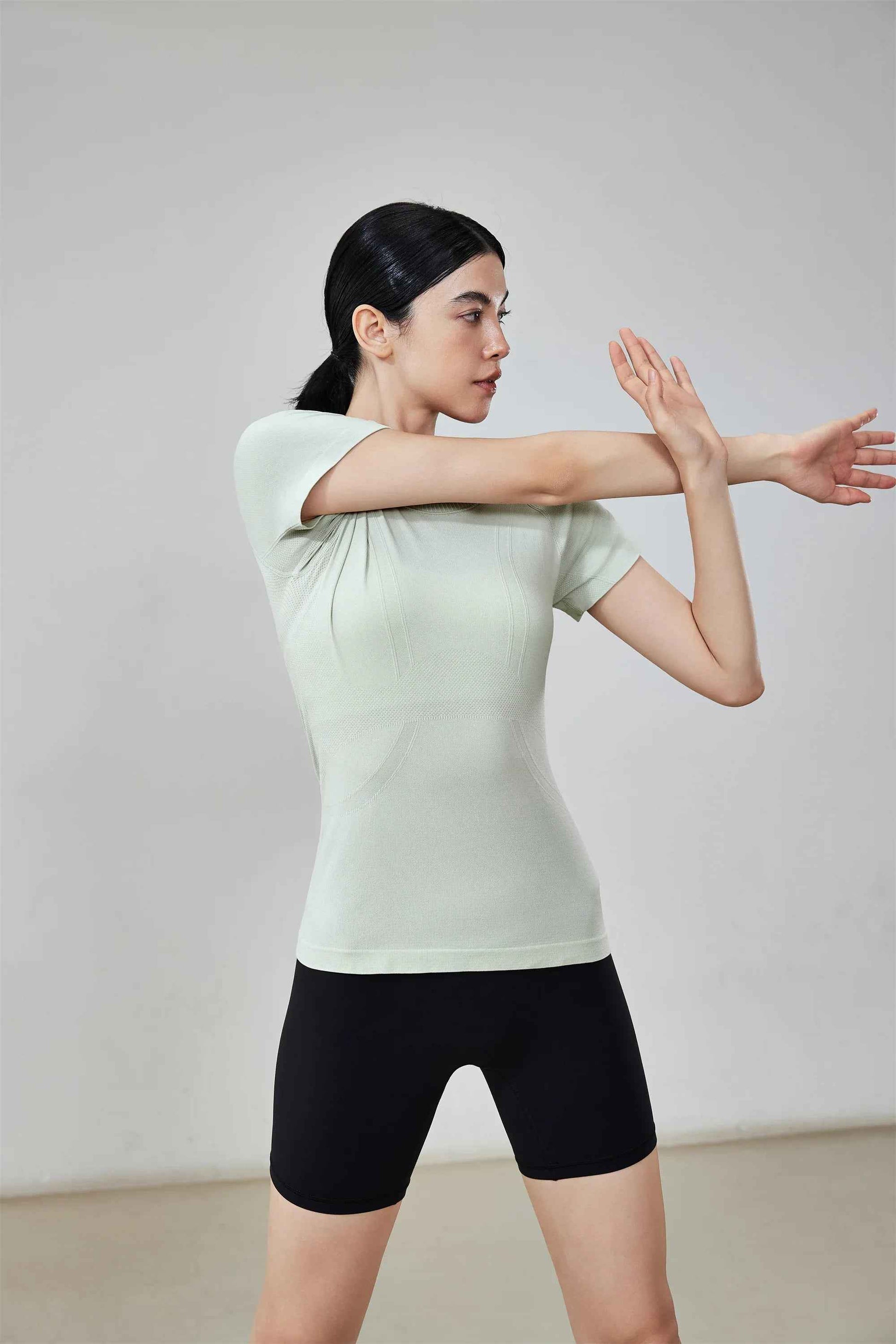 Women’s Seamless Anti-Bacterial Top