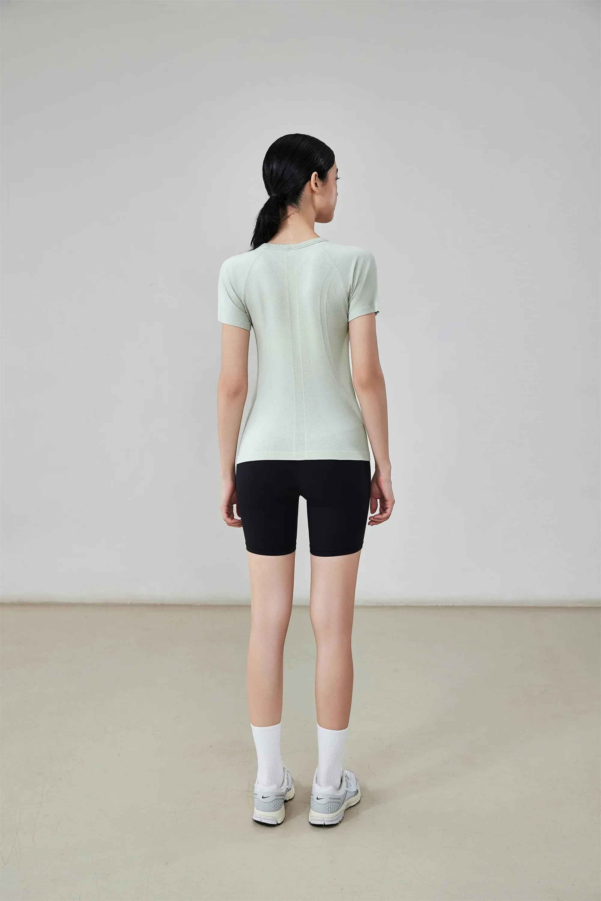 Women’s Seamless Anti-Bacterial Top