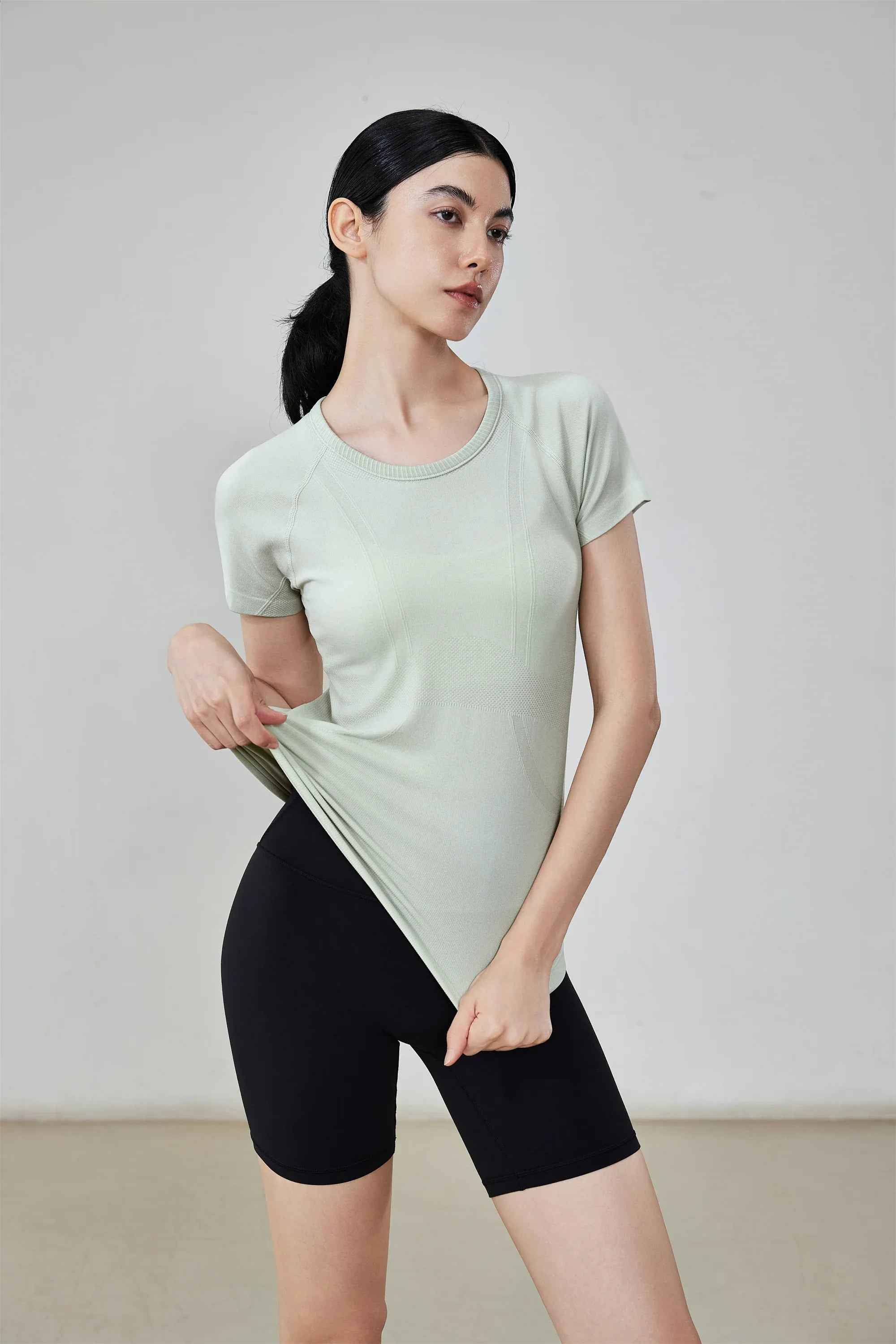 Women’s Seamless Anti-Bacterial Top