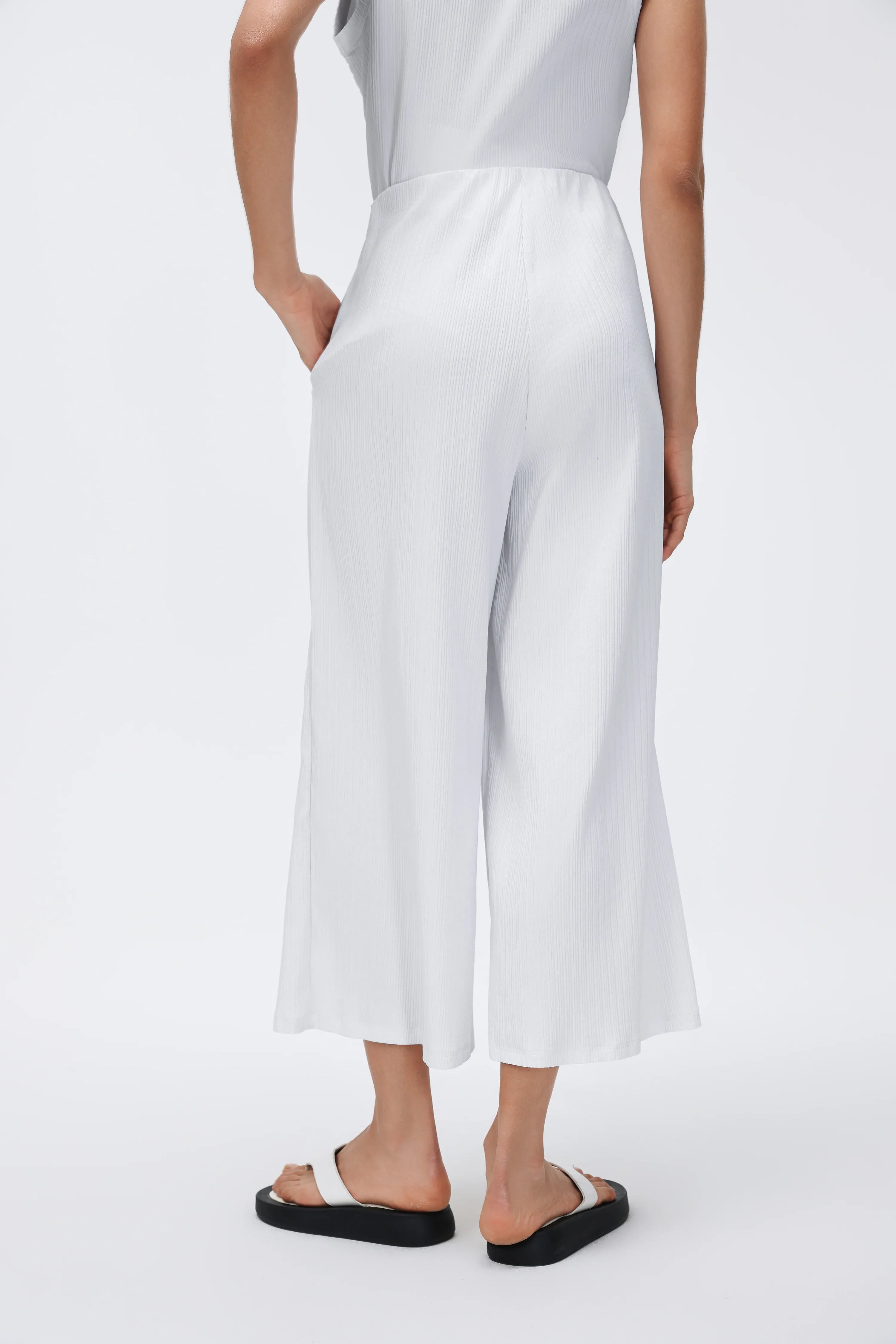 High-Waist Wide-Leg Cropped Sweatpants