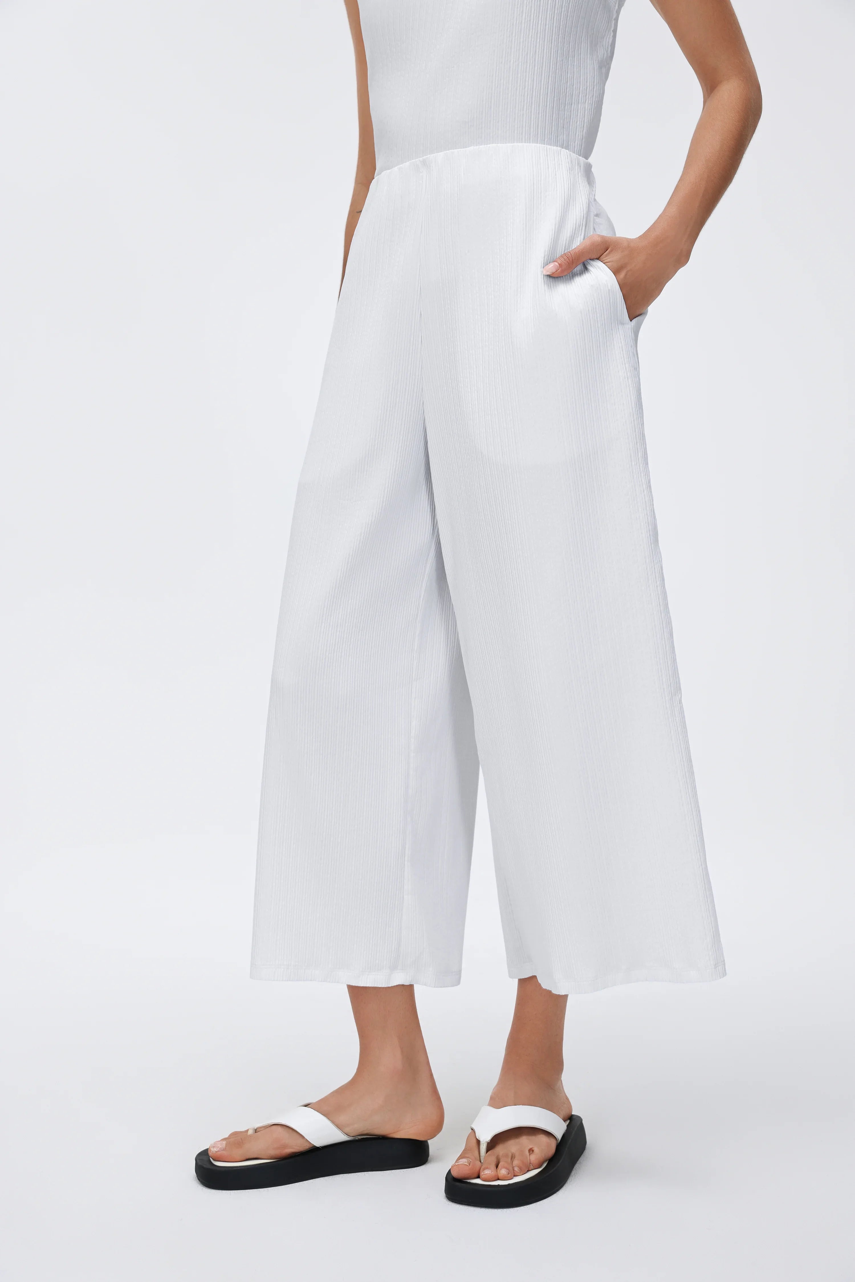 High-Waist Wide-Leg Cropped Sweatpants