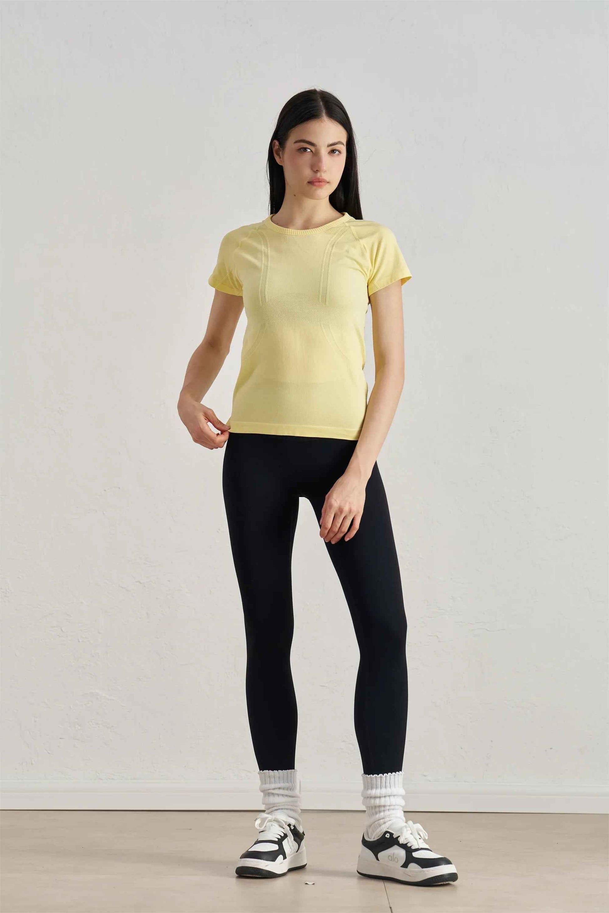 Women’s Seamless Anti-Bacterial Top
