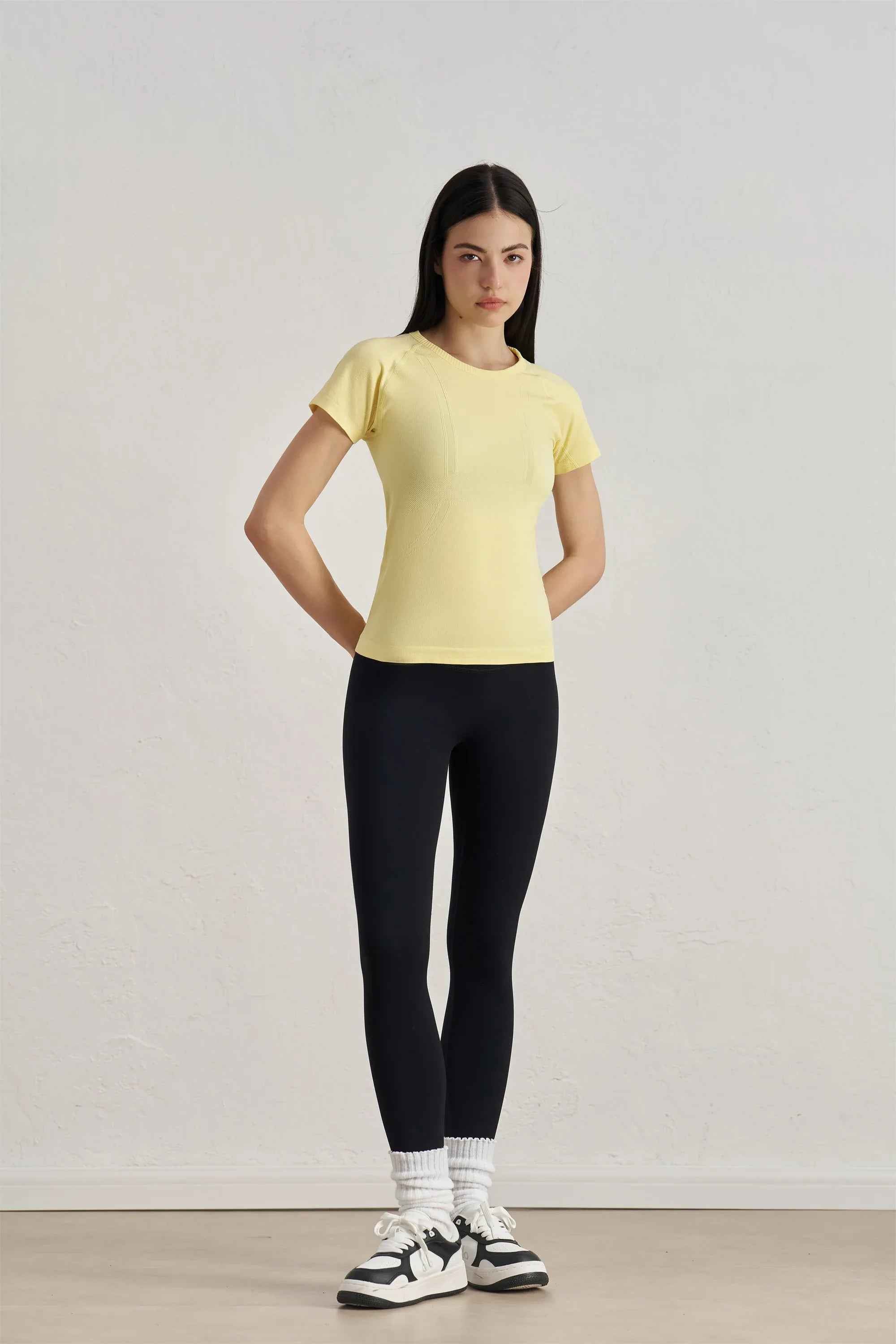 Women’s Seamless Anti-Bacterial Top