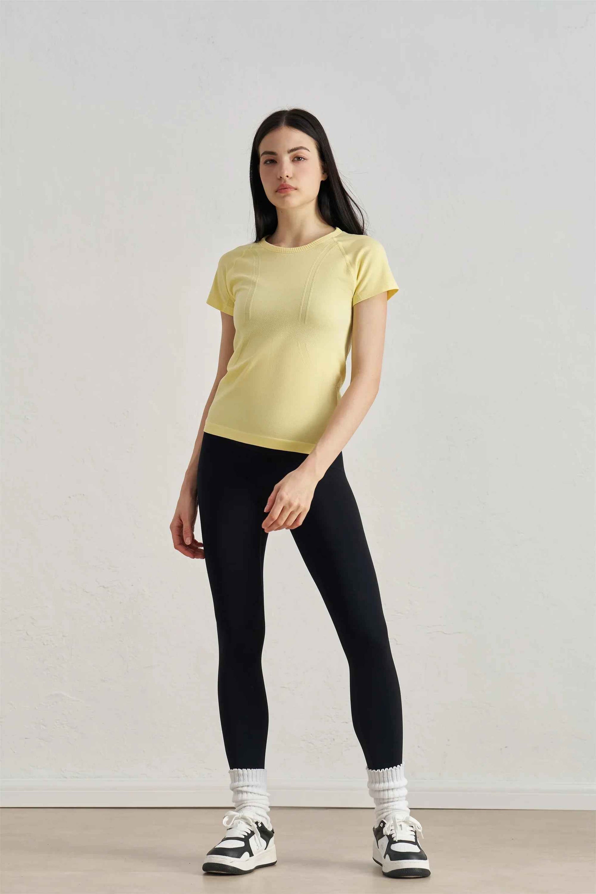 Women’s Seamless Anti-Bacterial Top
