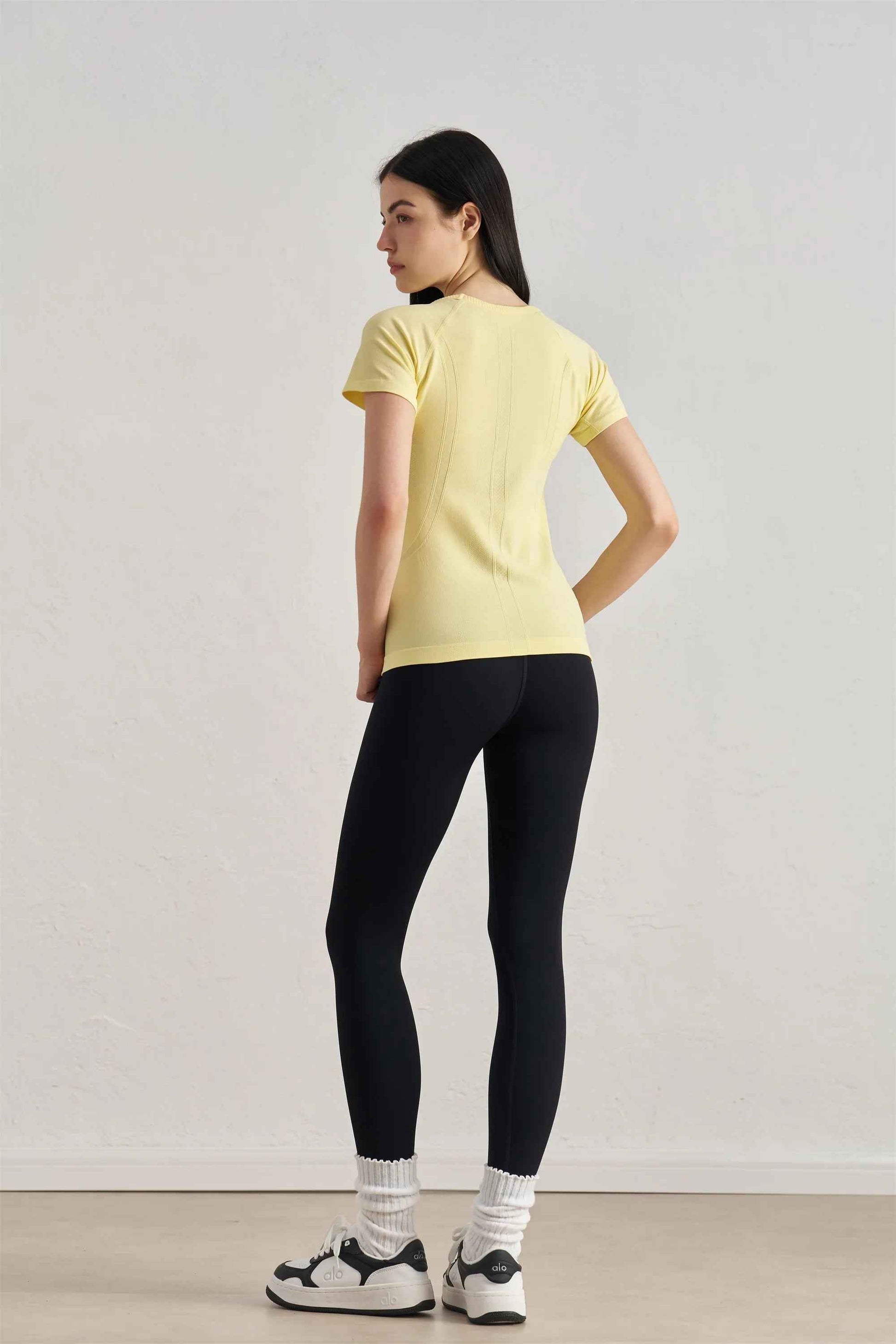 Women’s Seamless Anti-Bacterial Top